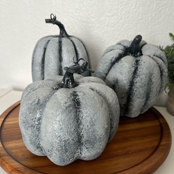 3 New Hand Painted Stone Like Foam Pumpkins Vintage Olive Ateliers RH Style Old - Picture 10 of 12